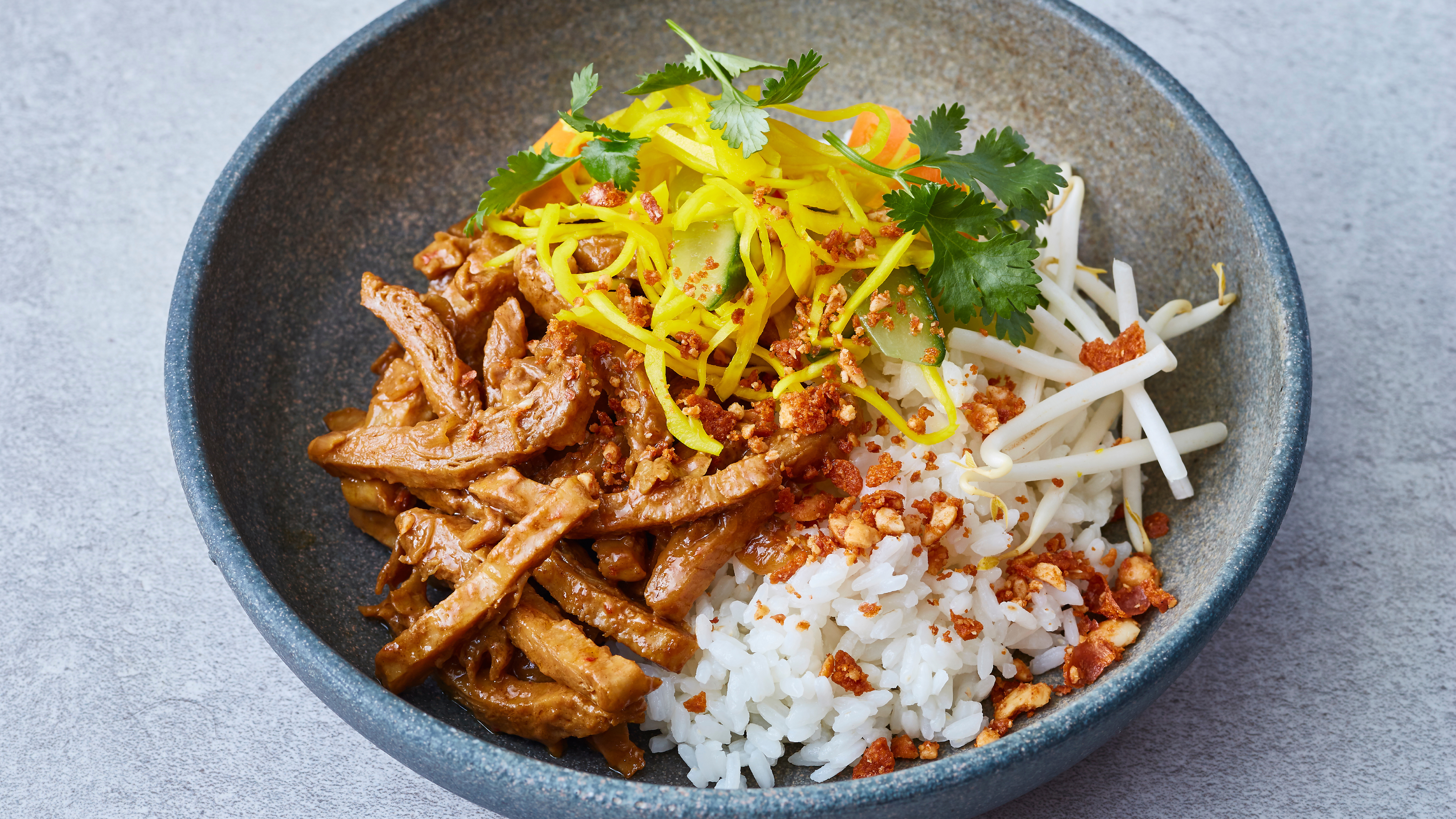 Vegetarische rendang met atjar en pinda crumble